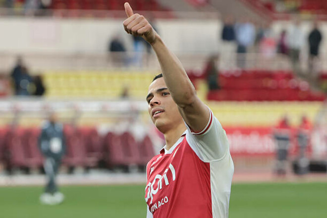 Присматривается к АПЛ. Любимец Деку не планирует переходить в Барселону