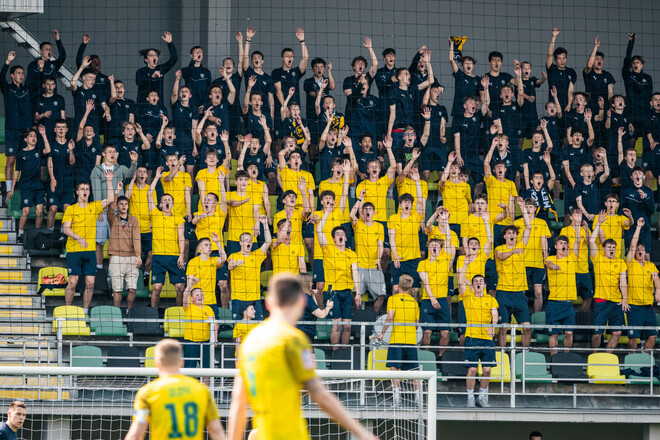 «Не плюй у колодязь». Реакція вболівальників на скандал у перехідному матчі