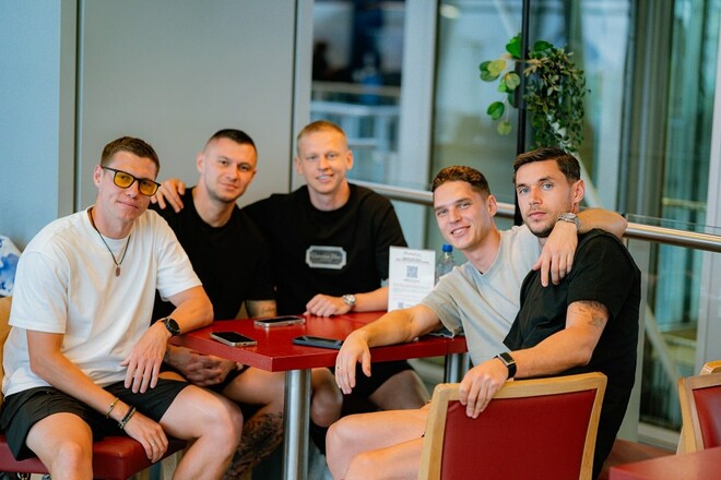 ФОТО. Сборная Украины прибыла на турнир в канадский город Торонто