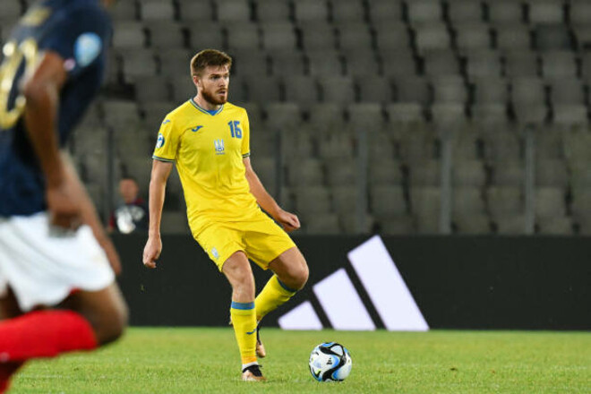 Украинский защитник заинтересовал клуб-чемпион. Речь не о Забарном