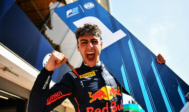 Ред Булл готовий до покарання Ферстаппена. Викликали 17-річного пілота