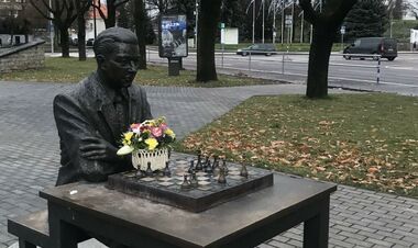 От Алехина до Таля: 5 чемпионских разгромов от человека на купюре