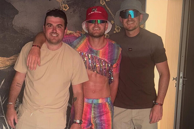 ФОТО. Гаррі Магуайр шумно відгуляв парубочий вечір. Одружився його брат