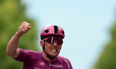 Giro d'Italia 2025. Мадс Педерсен покоряет Албанию