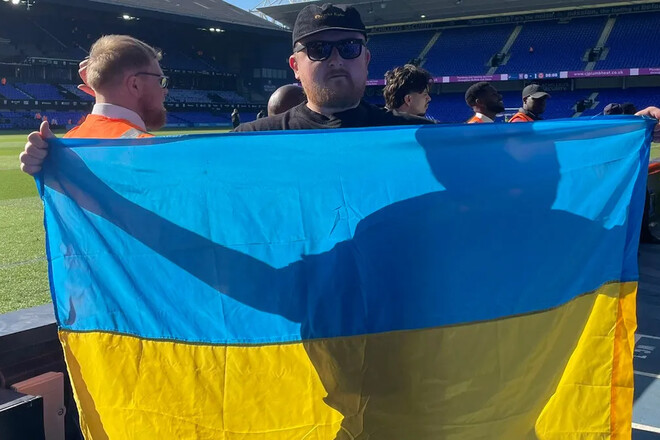 У британского журналиста на стадионе Ипсвича забрали украинский флаг
