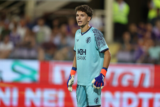Liverpool buys a Hungarian goalkeeper. It will be the Pushkash Academy Record