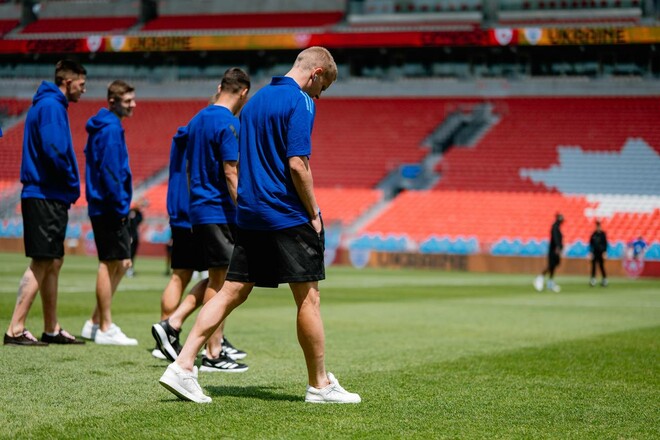 ФОТО. Сборная Украины прибыла на стадион на матч с Канадой