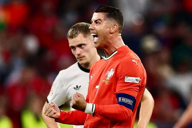 ФОТО. Так делает настоящий отец! Роналду трогательно поздравил близнецов