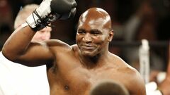 Holifield: “Do you know who is better than Muhammad Ali? Usik did the same