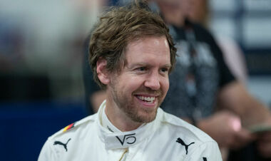 ФОТО. Четырехкратный чемпион Ф1 на пенсии завершил обучение в Гарварде