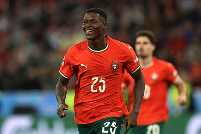 ВИДЕО. Офсайда не было. Нуну Мендеш сравнял счет в финале для Португалии