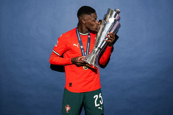 Нуну Мендеш продовжив свою унікальну переможну серію