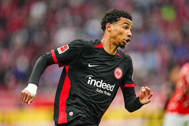 Челси пытается подписать форварда. За него требуют 100 млн евро