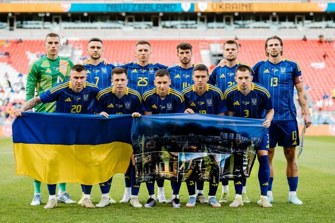 ФОТО. Сборная напомнила миру: Украина каждый день под обстрелами