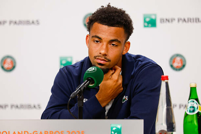 Перша ракетка Франції знявся з трав'яного турніру в німецькому Галле