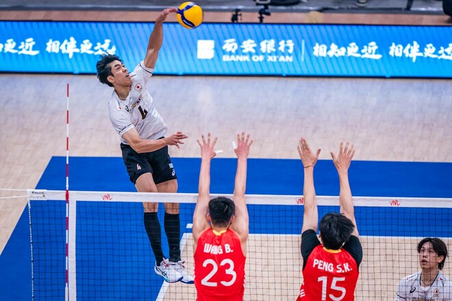 Япония разгромила соперников перед домашними трибунами и возглавила ВЛН