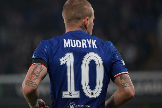 ФОТО. Челси официально оставил Мудрика без номера на новый сезон