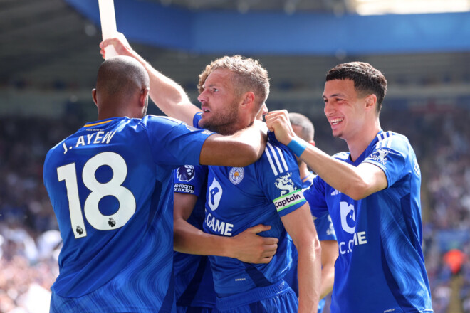 Головний спонсор Leicester City продовжує роботу попри банкрутство