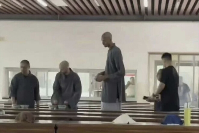 ФОТО. Зірка НБА став монахом. Побрився наголо та вивчав кунг-фу