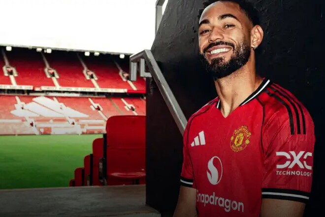 ОФИЦИАЛЬНО. Манчестер Юнайтед подписал форварда за 62 млн фунтов