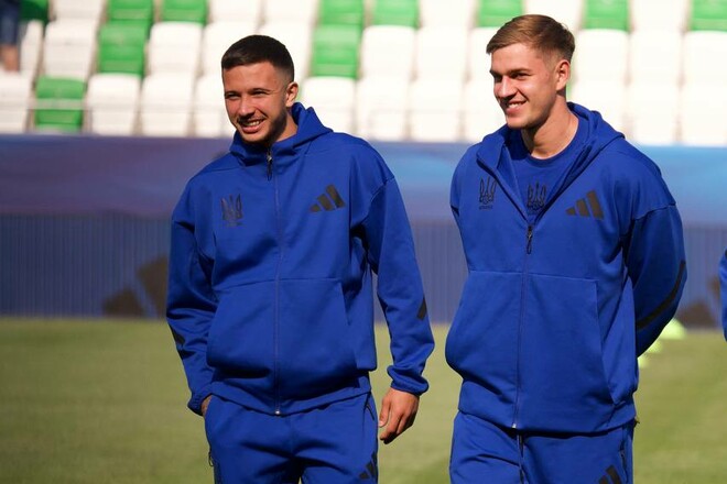 ФОТО. Украинская молодежка прибыла на стадион на игру против Дании U-21