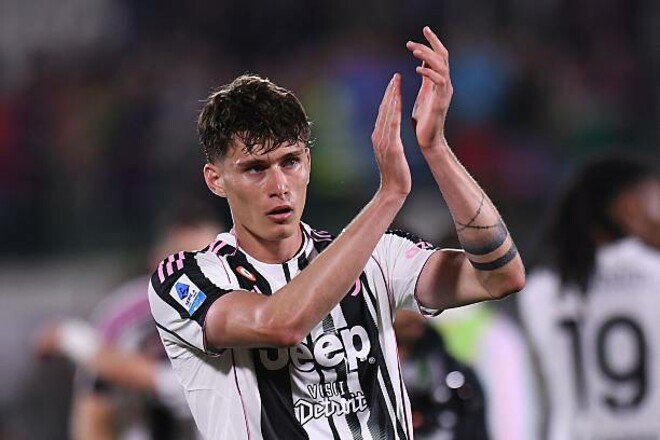 ОФІЦІЙНО. Ювентус продовжив контракт із захисником. Ним цікавиться Ман Сіті