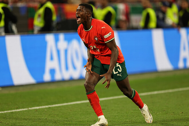 Нуну Мендеш должен взять Золотой мяч, но он его ни за что не получит