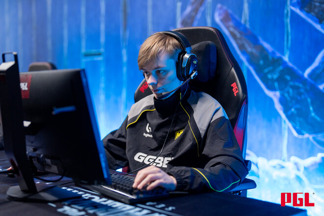 NAVI – Cyber Goose. EWC 2025. Отборочные. Смотреть онлайн. LIVE