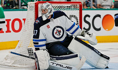 НХЛ определила лучшего игрока и лучшего вратаря сезона