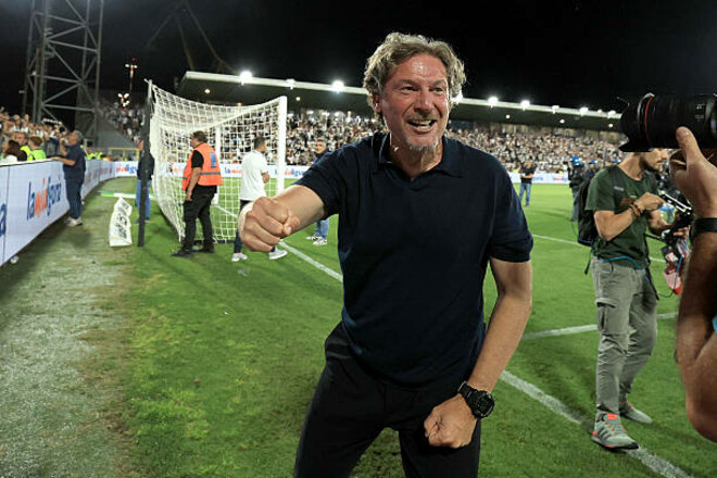 ОФИЦИАЛЬНО. Итальянский клуб попрощался с тренером. Он вывел их в Серию А