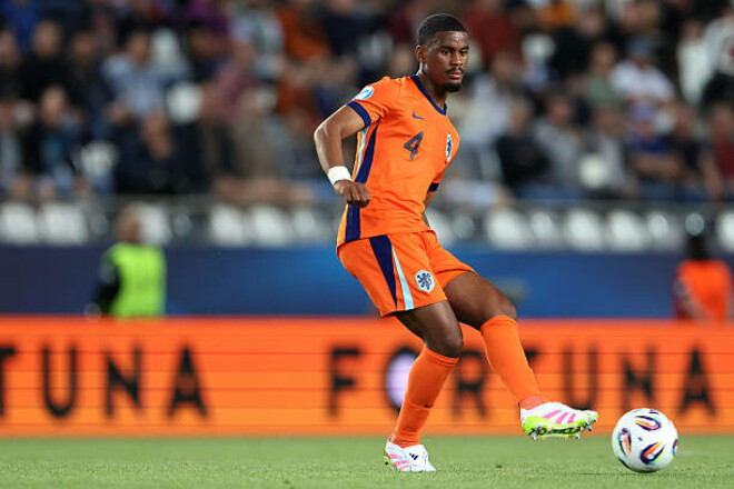 Відхід Зінченка – не проблема. Арсенал працює над трансфером гравця Аякса