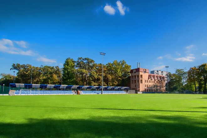 Футболист Динамо U17 ударился головой о газон, когда праздновал забитый гол