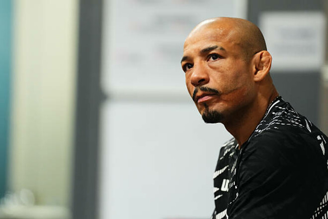 Легендарный экс-чемпион UFC завершил карьеру после спорного поражения