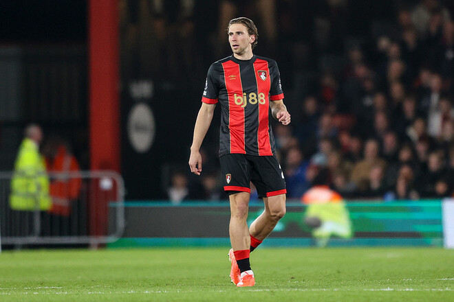 Забарний домовився з ПСЖ, Зінченко хоче у Мілан, успіх волейболістів