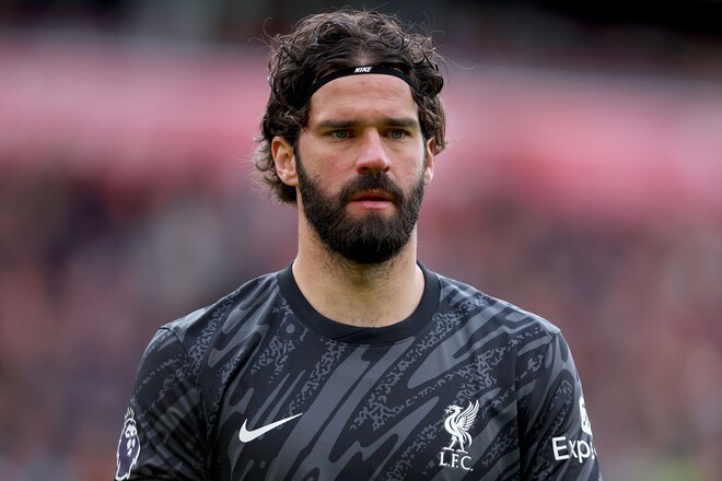 Алиссон получил предложение от Галатасарая. Вратарь уже принял решение