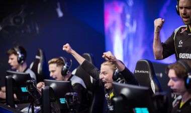 ВІДЕО. Як NAVI завоювали квиток до плей-оф? Найкращі моменти матчу