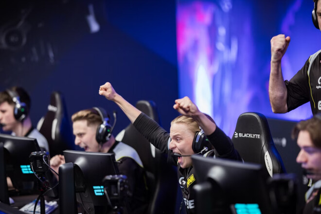 ВИДЕО. Как NAVI завоевали путевку в плей-офф? Лучшие моменты матча