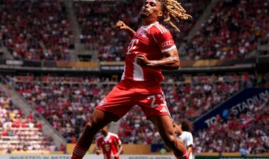 ВИДЕО. Отличный лонгшот. Олисе вновь забил в ворота Окленд Сити