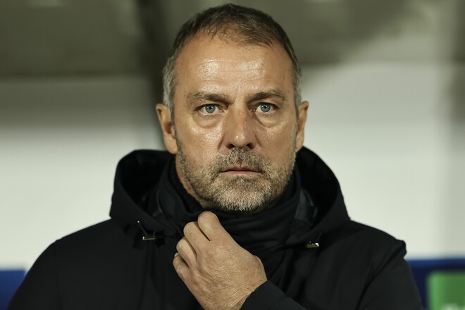 Флик выгоняет двух игроков из Барселоны. У них есть время до июля