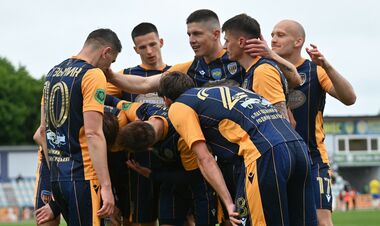 Подготовка к сезону: клуб Первой лиги продлил контракты с двумя игроками