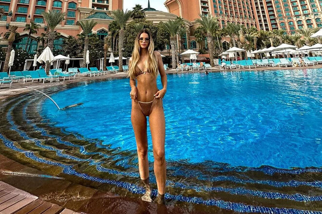 ФОТО. Футболист встречается с Мисс Вселенная. Девушка неземной красоты