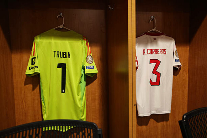 Трубин в воротах. Бока Хуниорс и Бенфика объявили составы на матч КЧМ