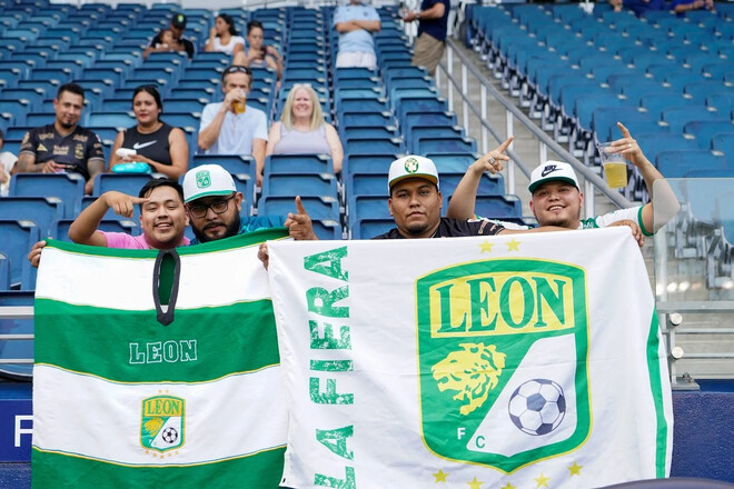 Мексиканські фанати влаштували акції протесту на матчі Челсі – Лос Анджелес