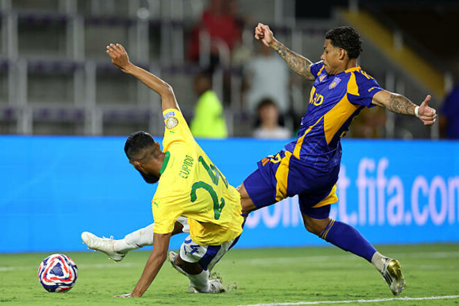 Ульсан ХД и Мамелоди Сандаунз сыграли в КЧМ. Старт матча был отложен на час