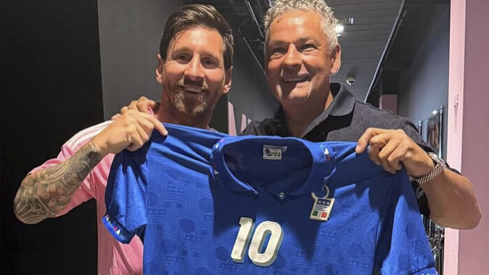 ФОТО. Подивіться з ким зустрівся Ліонель Мессі. Особливий подарунок