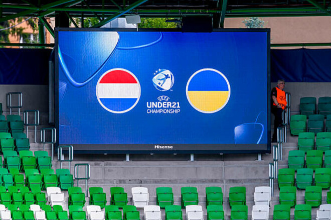 ФОТО. Украинская молодежка прибыла на стадион на игру с Нидерландами