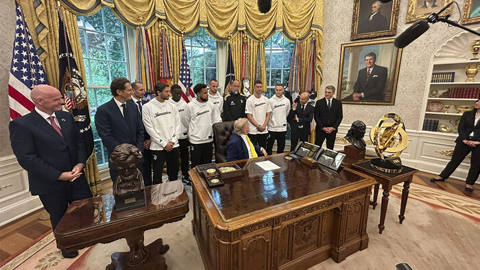 ВИДЕО. Трамп спросил футболистов Ювентуса о трансгендерах. Они расстерялись