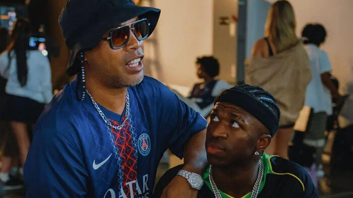 ФОТО. Лідер Реал Мадрид зустрівся з легендою Барселони. Є причина