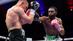 Чемпион мира и обидчик украинца отказался от титулов WBA и IBF