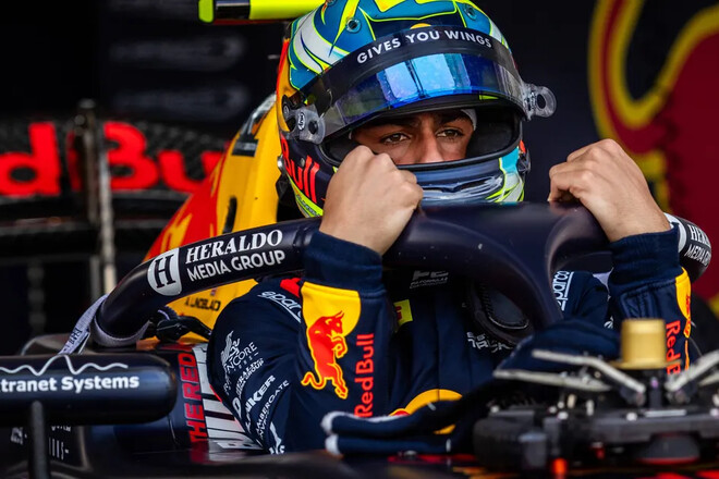 Ред Булл готовит преемника. 17-летний талант команды проведет тесты болида